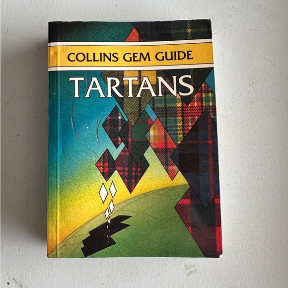 Tartan book - great condition - Picture 1 of 3